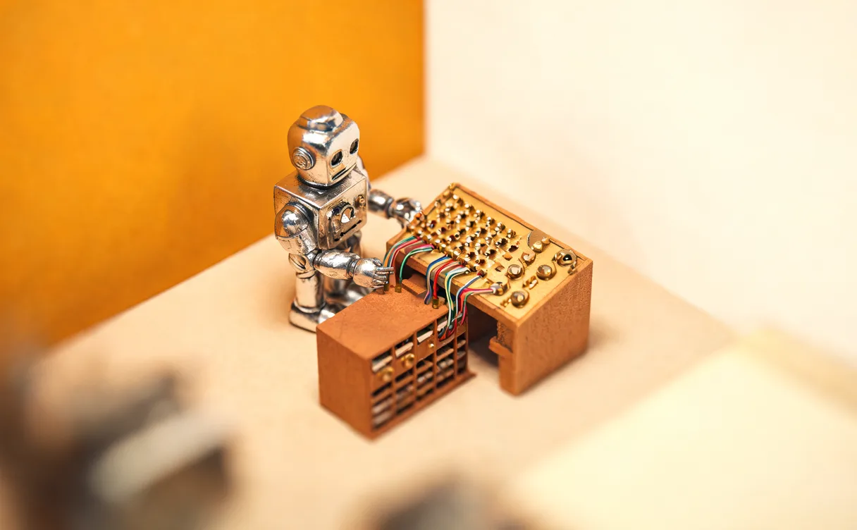 Miniatuur diorama-illustratie bij artikel 'Odido koppelt zakelijke telefonie aan AI en je CRM'